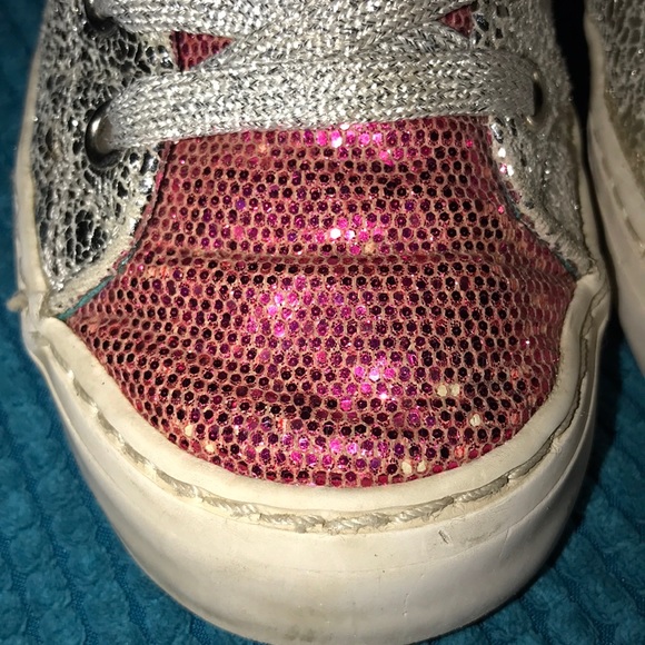 Chooze mismatched shoes - Picture 8 of 10